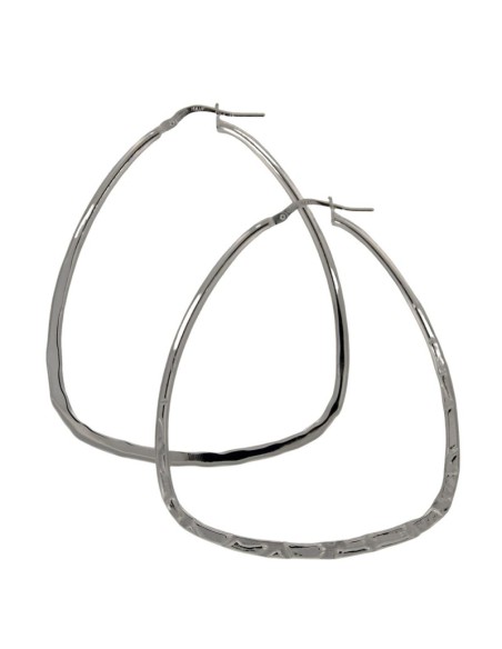 CRI-864 - CRIOLLA DE PLATA CON MOTIVO DE TRIÁNGULO REDONDEADO DE 48 MM X 41 MM